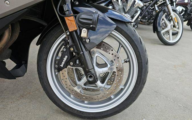 16FT 2016 F 800 GT