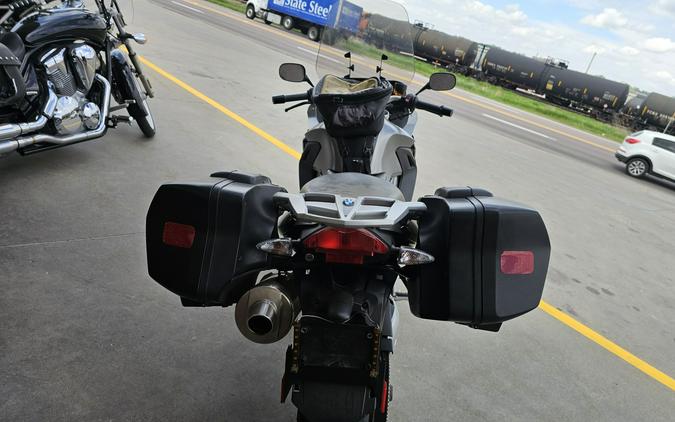 16FT 2016 F 800 GT