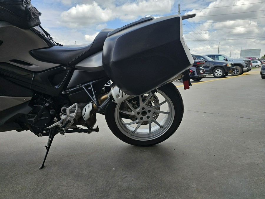 16FT 2016 F 800 GT