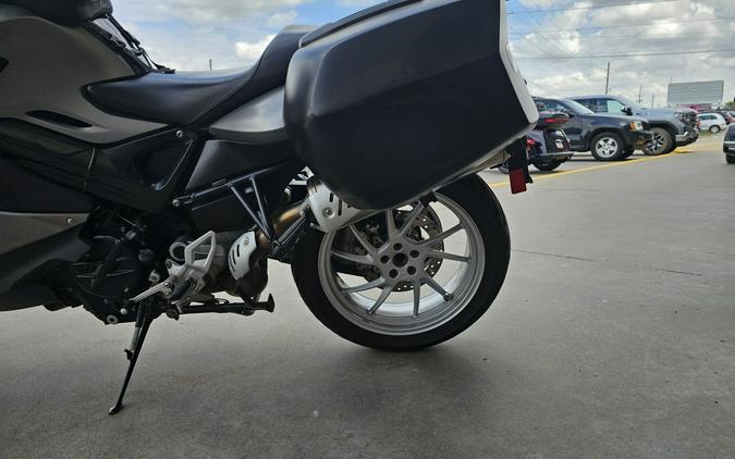 16FT 2016 F 800 GT