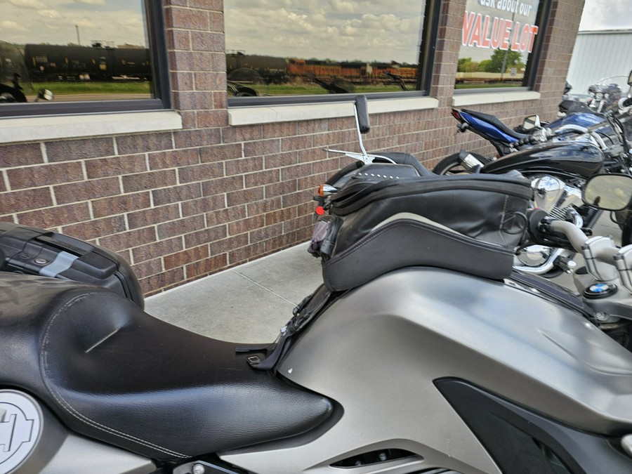 16FT 2016 F 800 GT