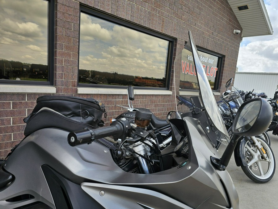 16FT 2016 F 800 GT