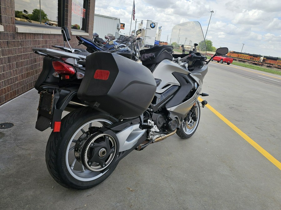 16FT 2016 F 800 GT