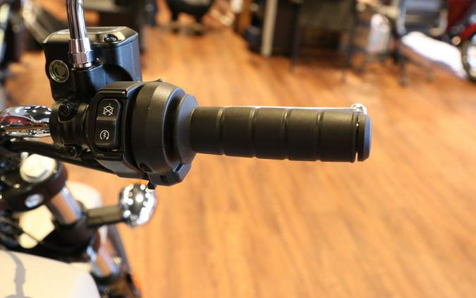 2025 Indian Motorcycle® Scout® Classic Limited +Tech Silver Quartz Smoke