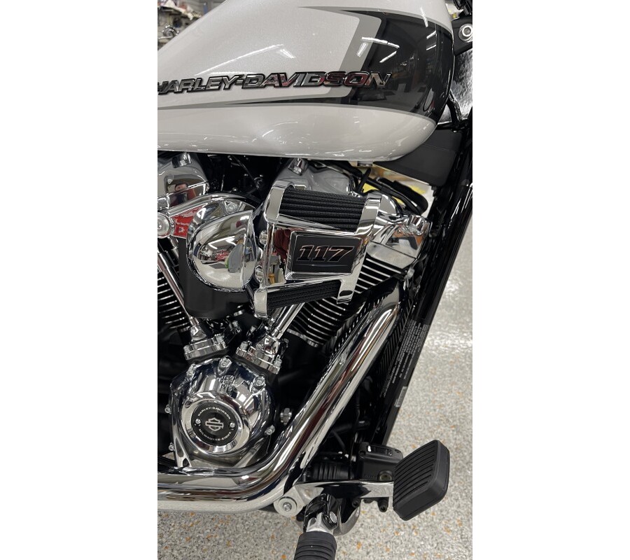 2024 Harley-Davidson Breakout White Onyx Pearl