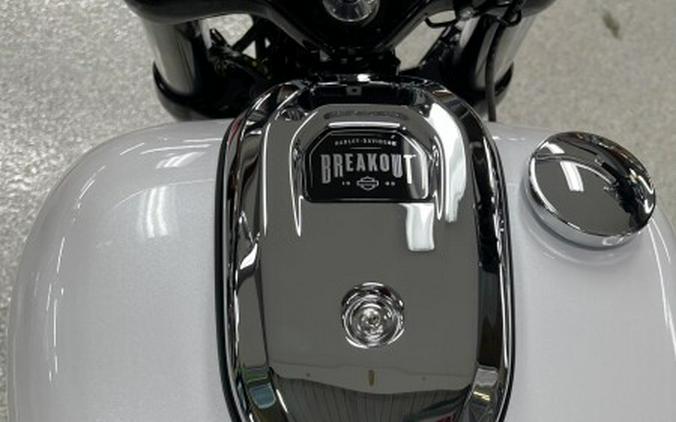 2024 Harley-Davidson Breakout White Onyx Pearl