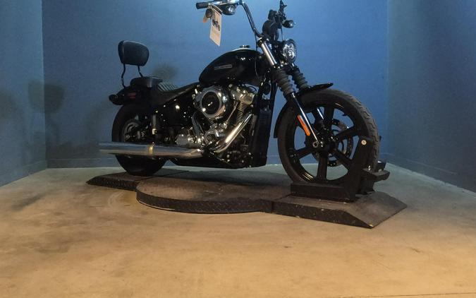 2026 Harley-Davidson Street Bob Vivid Black Chrome Cast Wheels