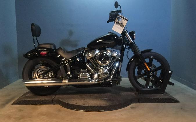 2026 Harley-Davidson Street Bob Vivid Black Chrome Cast Wheels