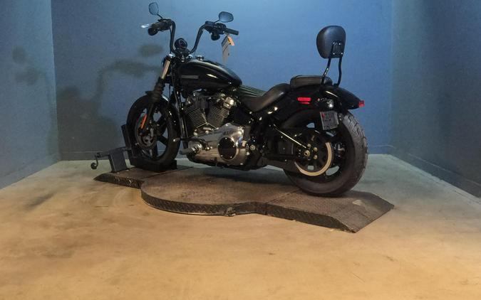 2026 Harley-Davidson Street Bob Vivid Black Chrome Cast Wheels