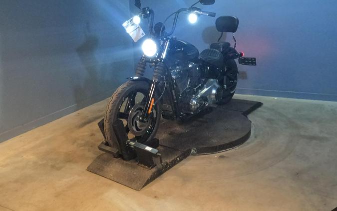 2026 Harley-Davidson Street Bob Vivid Black Chrome Cast Wheels