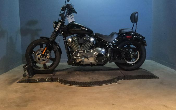 2026 Harley-Davidson Street Bob Vivid Black Chrome Cast Wheels