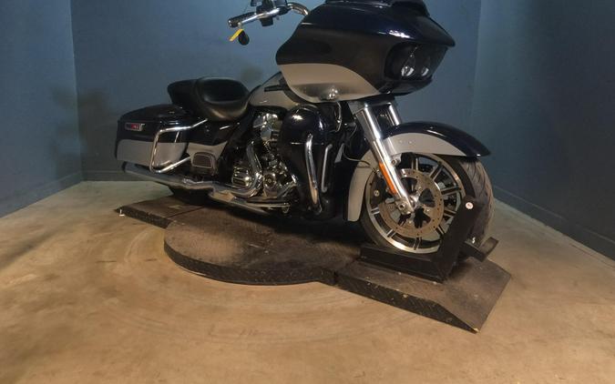 2019 Harley-Davidson Road Glide Ultra Midnight Blue/Barracuda Silver