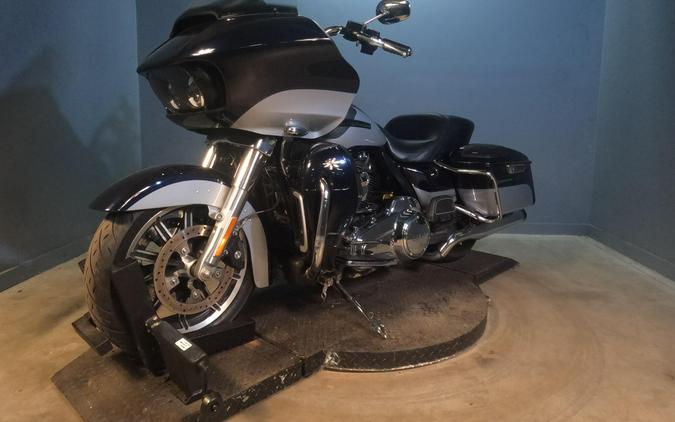 2019 Harley-Davidson Road Glide Ultra Midnight Blue/Barracuda Silver