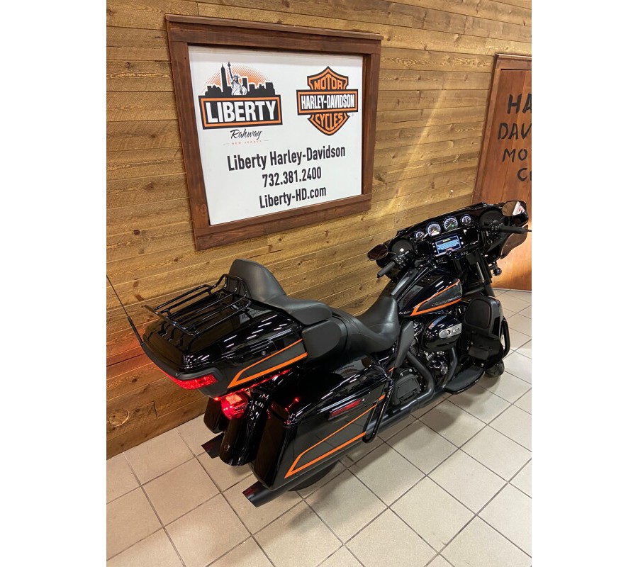 2022 Harley-Davidson® Ultra Limited Apex (Black Finish) FLHTK