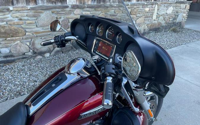 2017 Harley-Davidson® FLHTCUTG - Tri Glide® Ultra