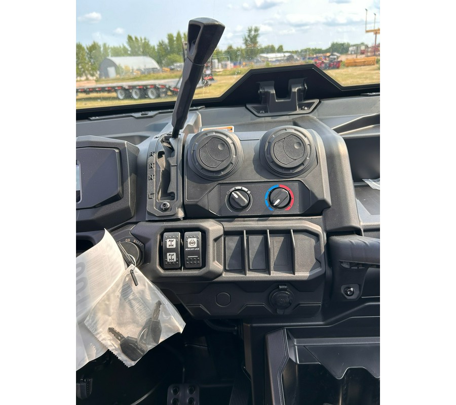 2026 Can-Am Defender DPS CAB