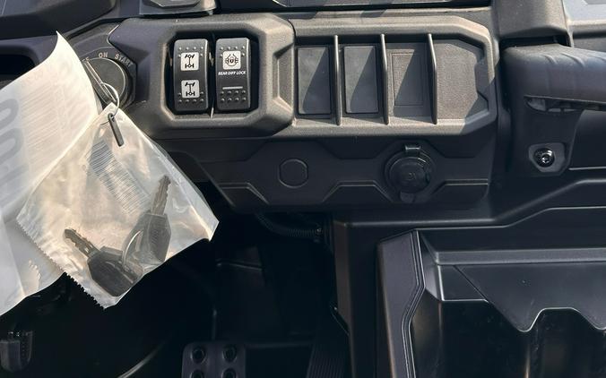 2026 Can-Am Defender DPS CAB