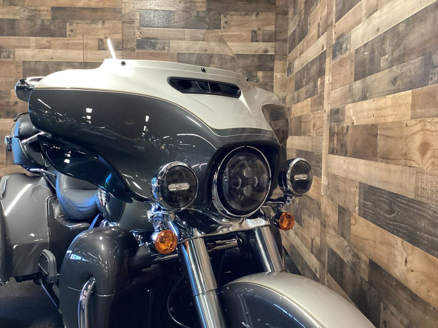 2023 Harley-Davidson® Tri Glide® Ultra Gray Haze/Silver Fortune