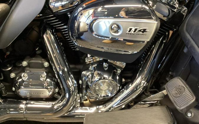 2023 Harley-Davidson Tri Glide Ultra Gray Haze/Silver Fortune FLHTCUTG