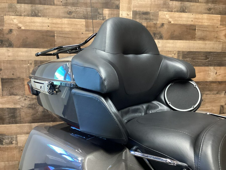 2023 Harley-Davidson® Tri Glide® Ultra Gray Haze/Silver Fortune