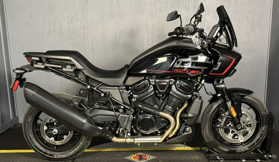 2025 Harley-Davidson Pan America® 1250 ST RA1250ST VIVID BLACK