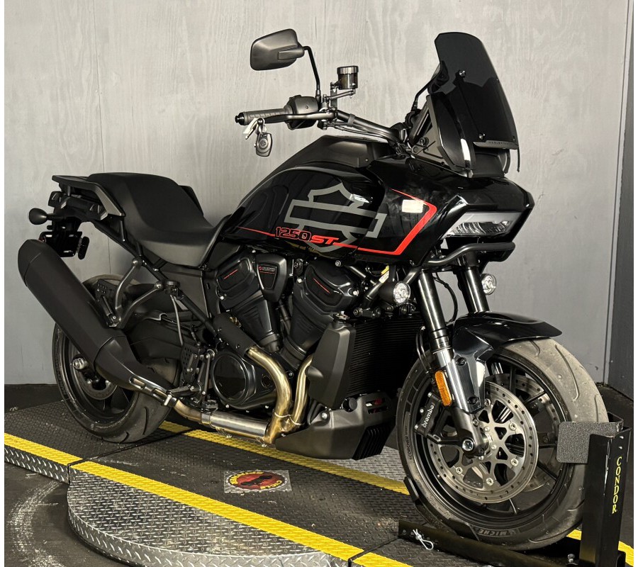 2025 Harley-Davidson Pan America® 1250 ST RA1250ST VIVID BLACK