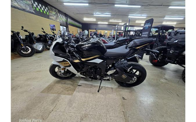 2026 Ninja® ZX™-6R Base - Kawasaki