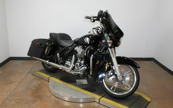 Harley-Davidson® Street Glide® Special 2017 FLHXS 654345TT BLACK
