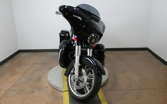 Harley-Davidson® Street Glide® Special 2017 FLHXS 654345TT BLACK