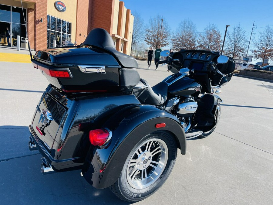 2024 Harley-Davidson Tri Glide Ultra FLHTCUTG