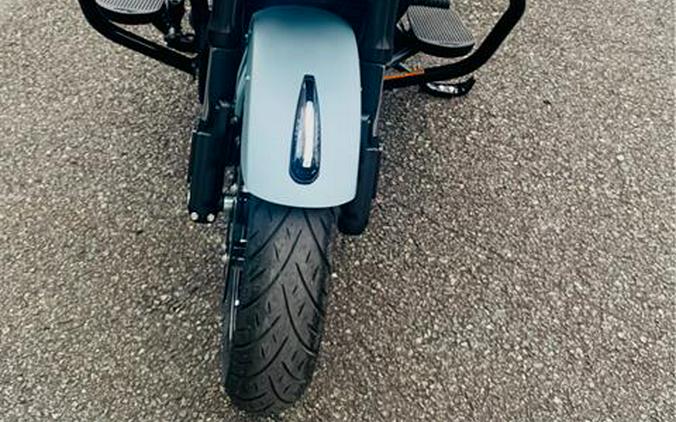 2025 Indian Motorcycle Challenger® Dark Horse® with PowerBand Audio Package