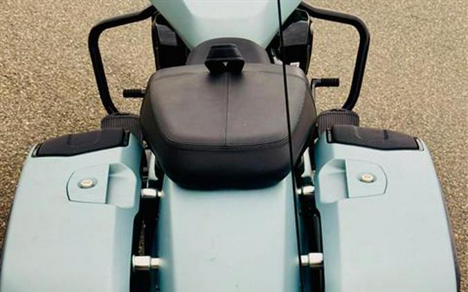 2025 Indian Motorcycle Challenger® Dark Horse® with PowerBand Audio Package