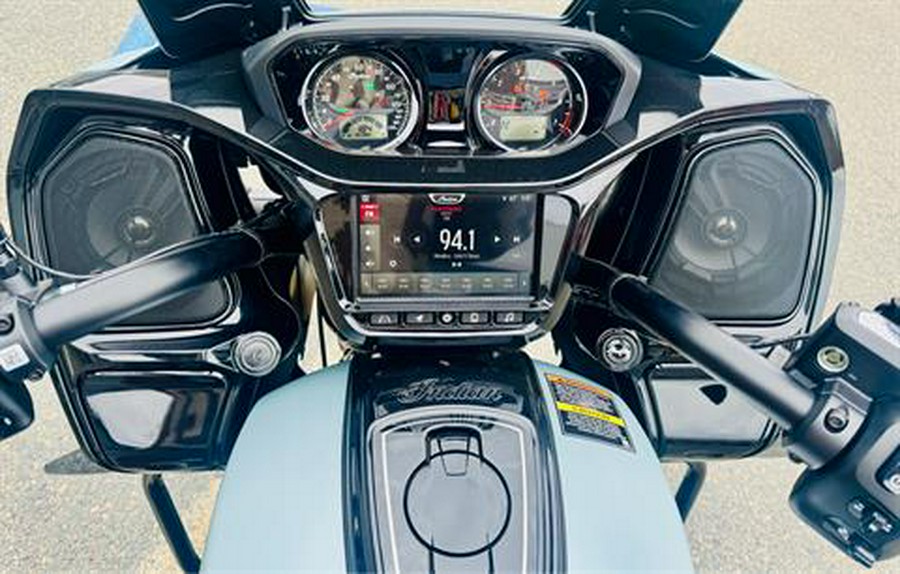 2025 Indian Motorcycle Challenger® Dark Horse® with PowerBand Audio Package