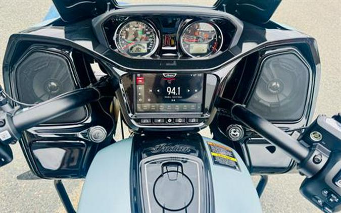 2025 Indian Motorcycle Challenger® Dark Horse® with PowerBand Audio Package