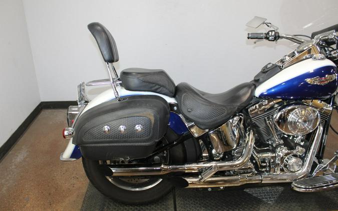 2006 Harley-Davidson® Softail® Deluxe G WHT/COBALT W/PINSTRIPE