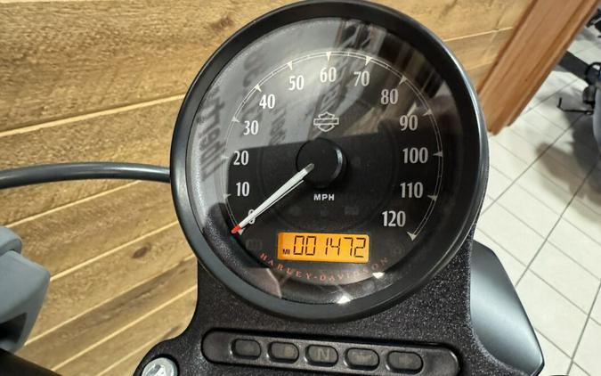 2016 Harley-Davidson® Iron 883™ Charcoal Denim XL883N