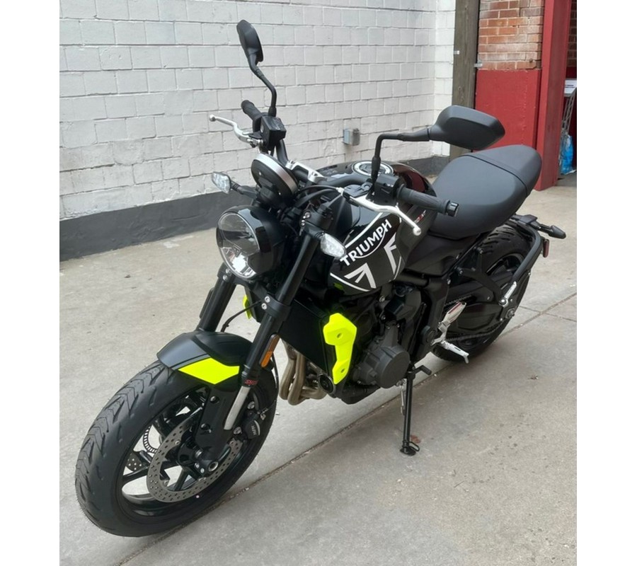 2024 Triumph Trident 660 Jet Black/Triumph Racing Yellow