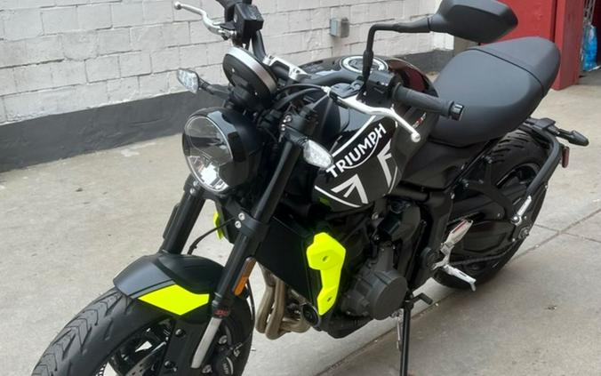 2024 Triumph Trident 660 Jet Black/Triumph Racing Yellow