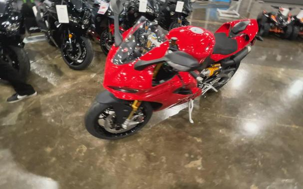 2026 Ducati PANIGALE V2 S 896