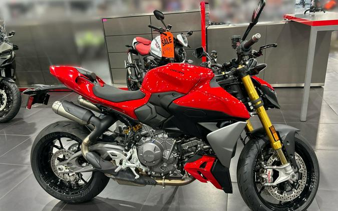 2026 Ducati PANIGALE V2 S 896