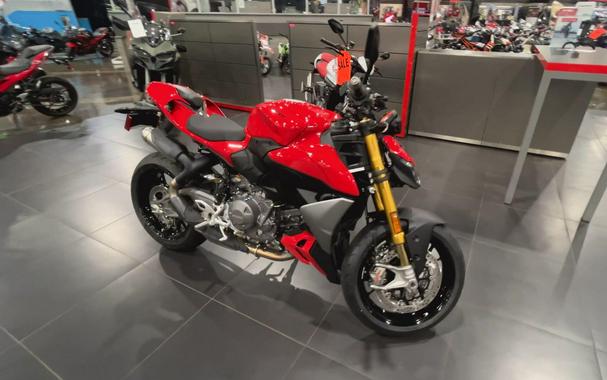 2026 Ducati PANIGALE V2 S 896