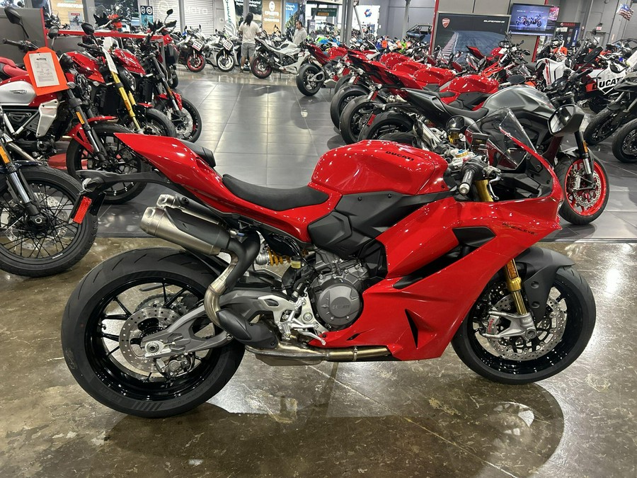 2026 Ducati PANIGALE V2 S 896