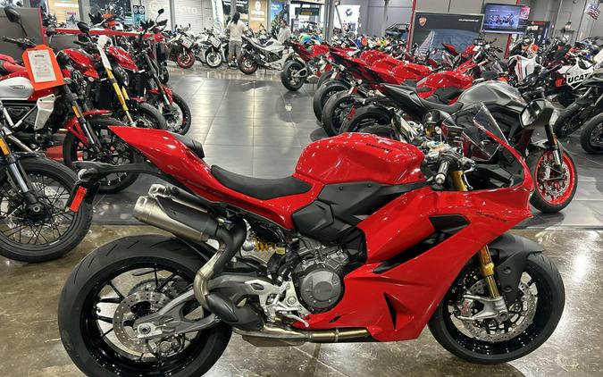 2026 Ducati PANIGALE V2 S 896