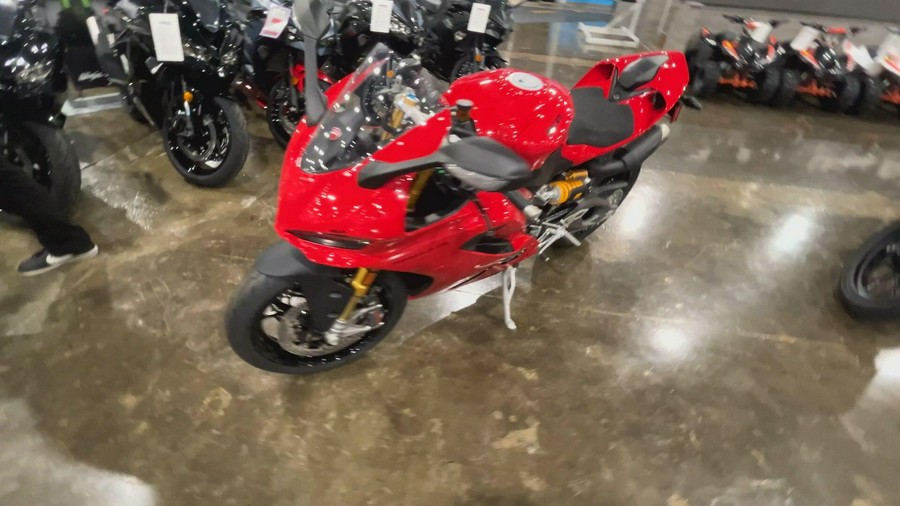 2026 Ducati PANIGALE V2 S 896