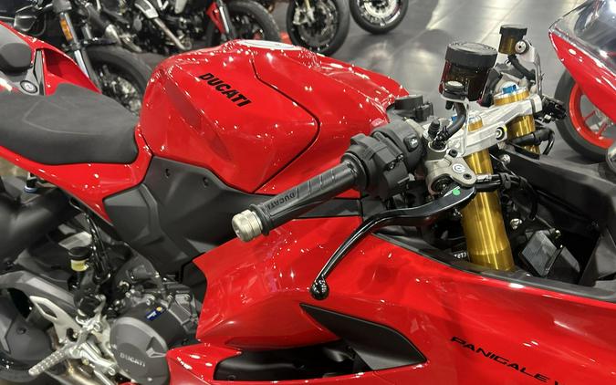 2026 Ducati PANIGALE V2 S 896