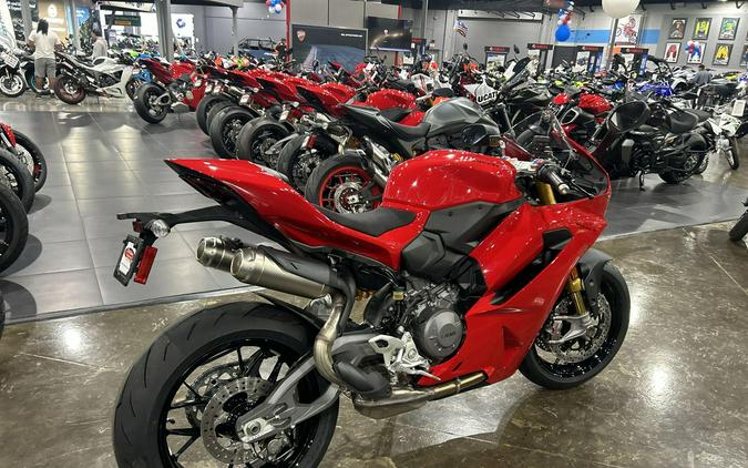 2026 Ducati PANIGALE V2 S 896