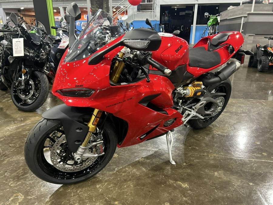 2026 Ducati PANIGALE V2 S 896