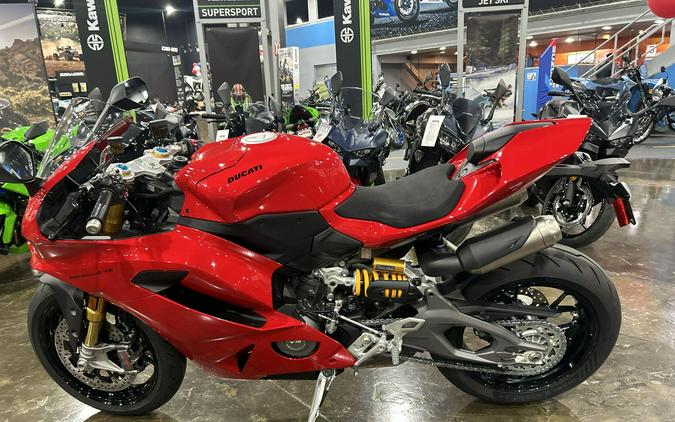 2026 Ducati PANIGALE V2 S 896