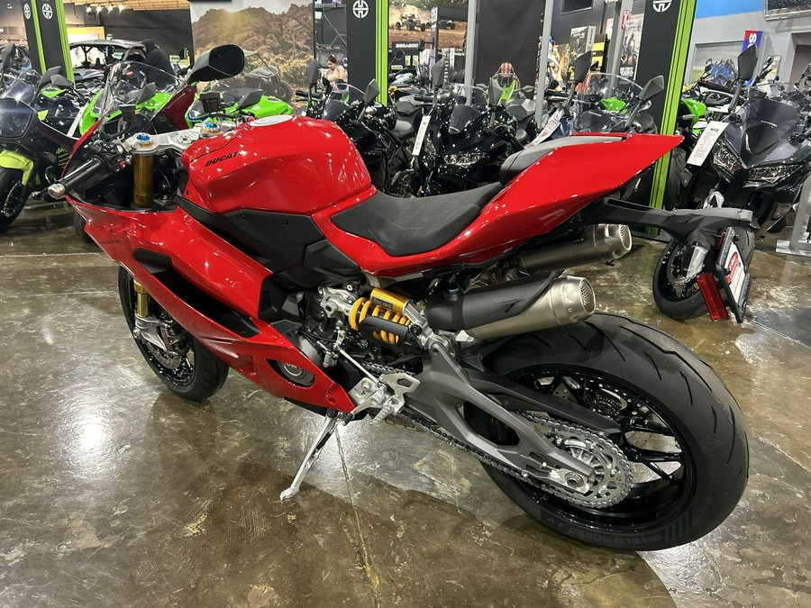 2026 Ducati PANIGALE V2 S 896