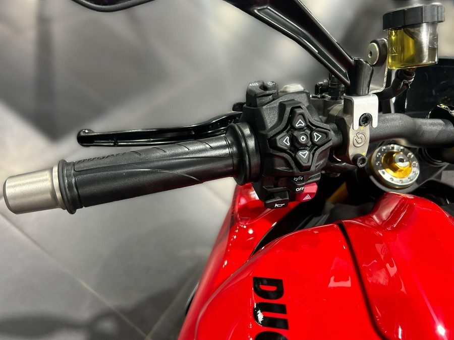 2026 Ducati PANIGALE V2 S 896